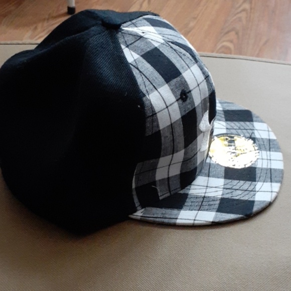 Under Armour Cap - Picture 3 of 5